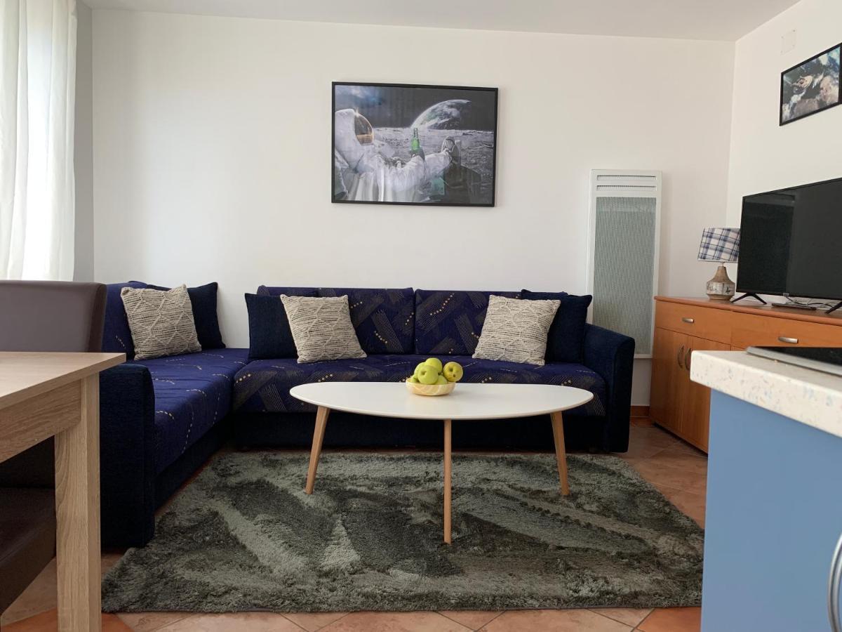 Apartman MAT Novalja Bagian luar foto