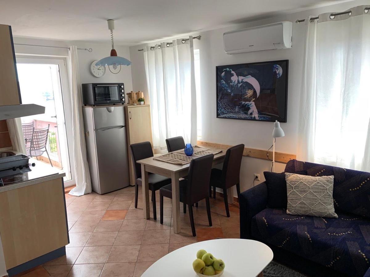 Apartman MAT Novalja Bagian luar foto
