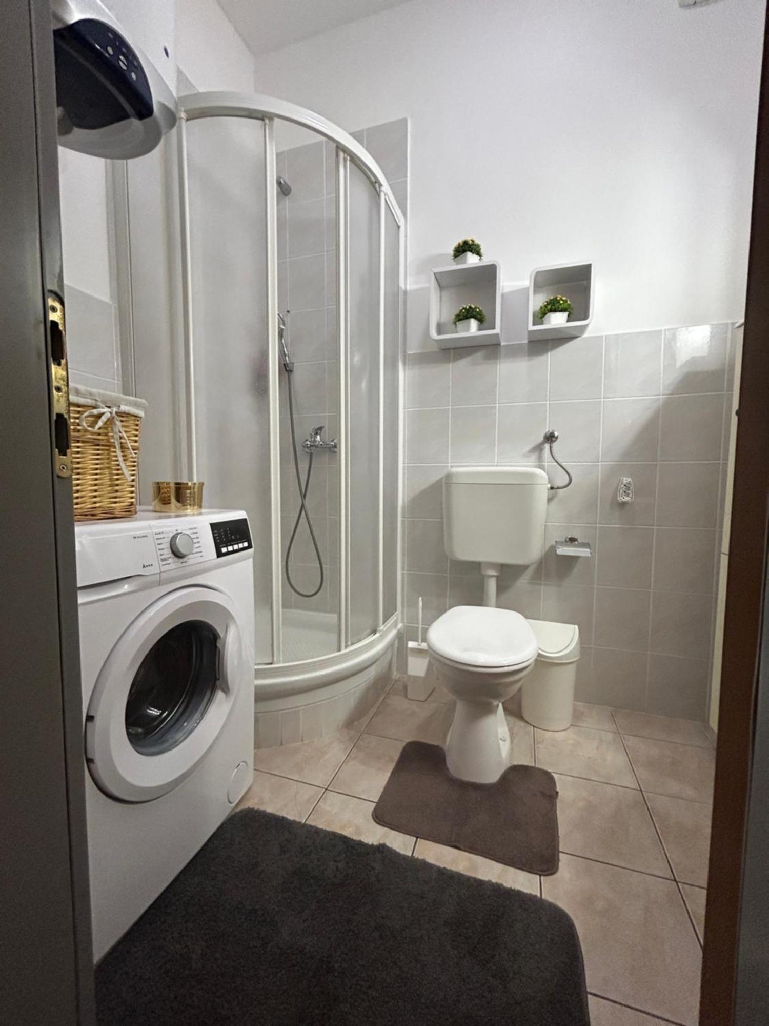 Apartman MAT Novalja Bagian luar foto