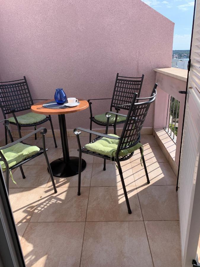 Apartman MAT Novalja Bagian luar foto